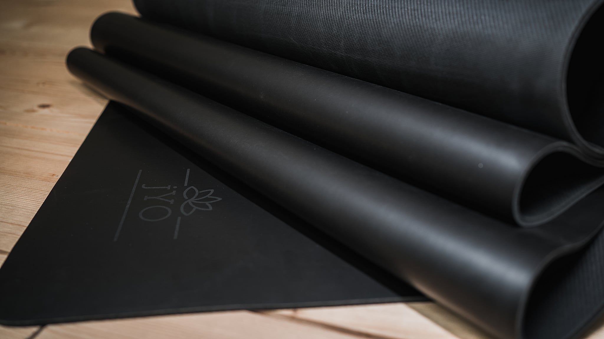 Постелка JU Black 4